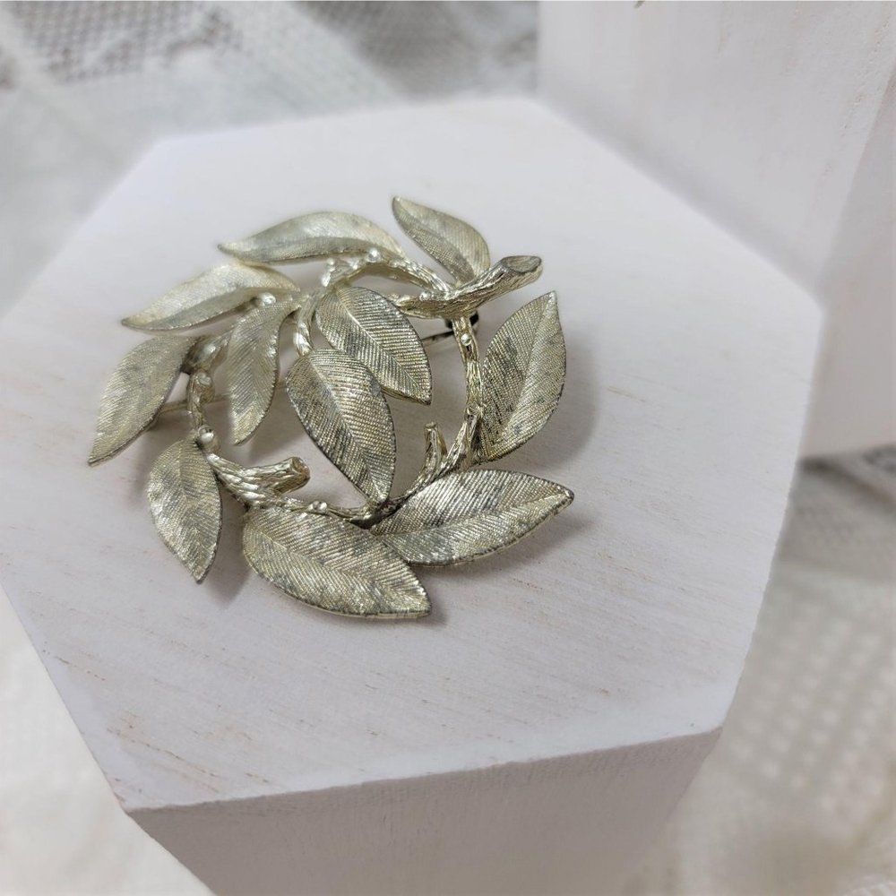 Lisner Leaf Circle Pin Brooch Silver Vintage